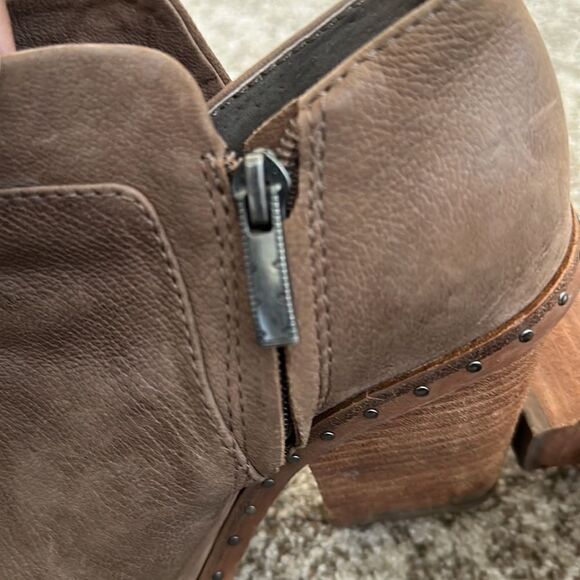 Mercer Edit Taupe Block Heeled Boots 7 - Picture 8 of 11